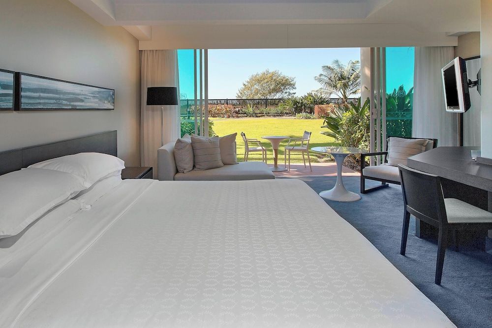 Room, 1 King Bed, Garden View, Ground Floor