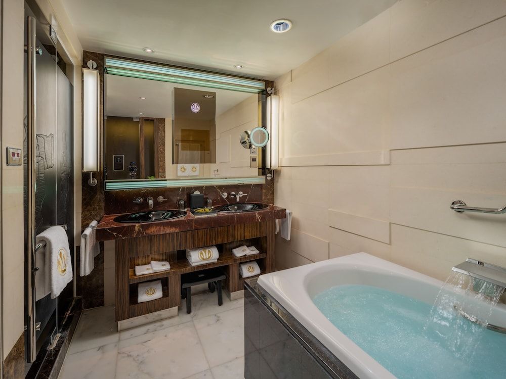 Grand Lisboa Macau Deluxe King 2