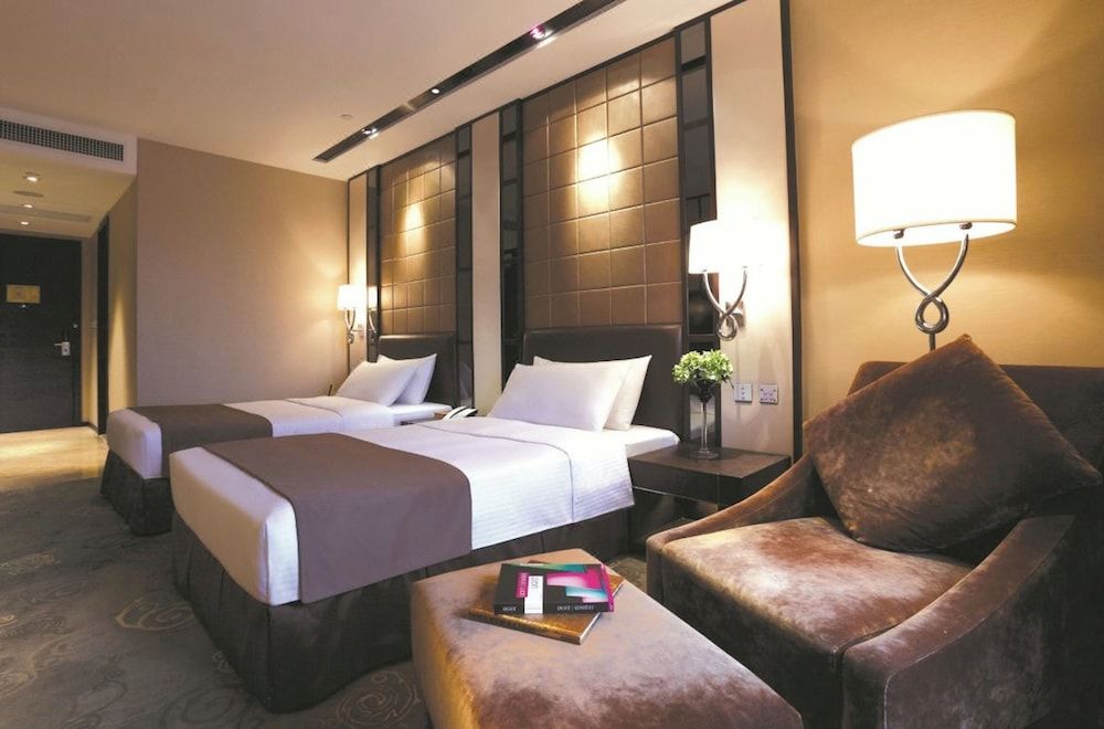 Grand Emperor Hotel Executive Twin Room 3