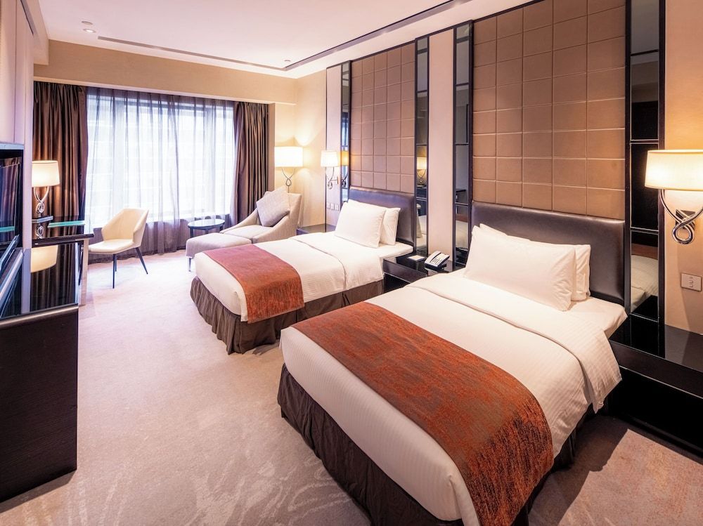 Grand Emperor Hotel Executive Twin Room