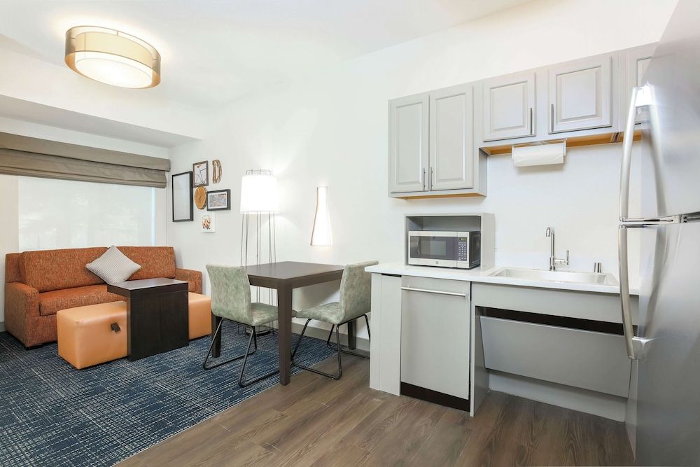 Studio, 1 King Bed, Accessible (Roll-In Shower)