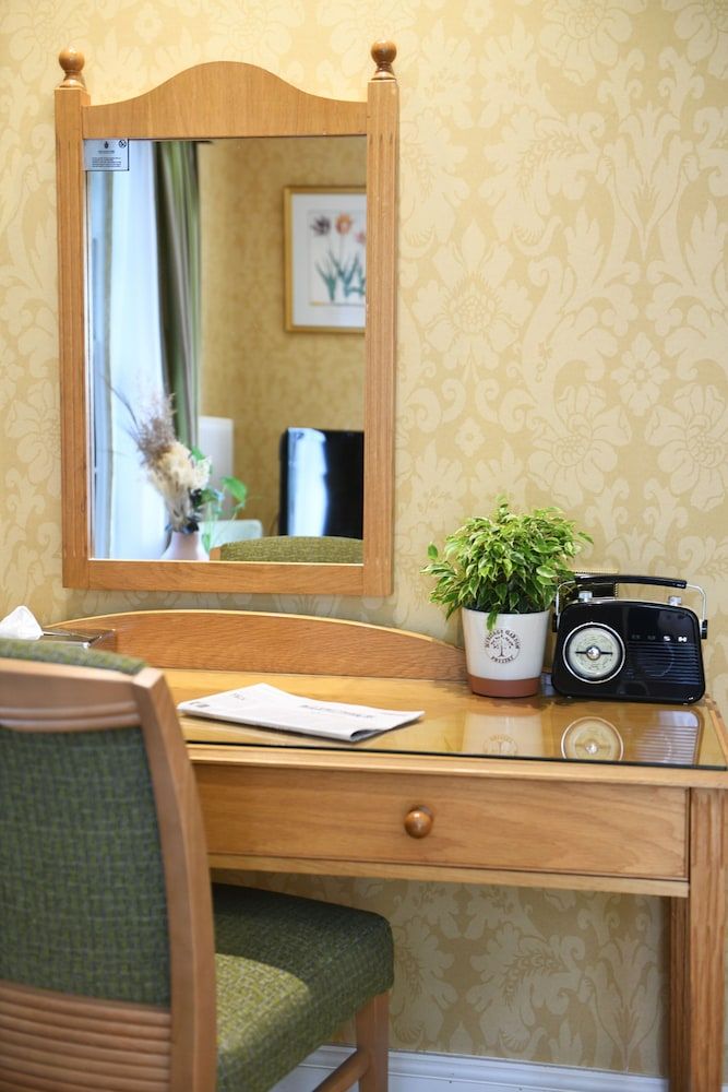 West Lodge Park Hotel Spacious Double Room - Garden Lodge 7