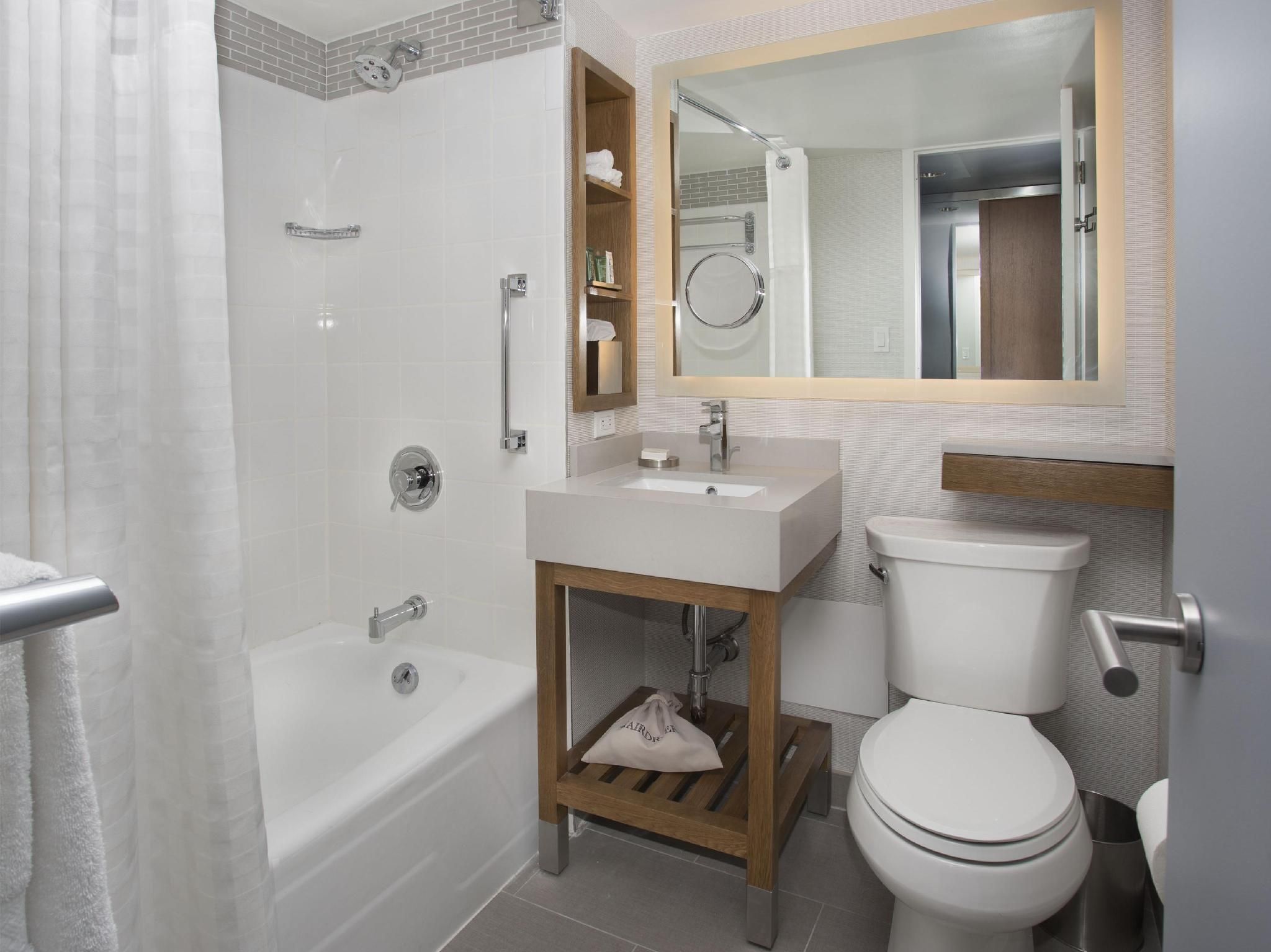 Presidential Ste 1 King 1 Bdrm Mob Acc Ri Shw