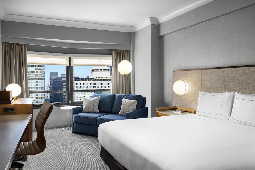 Skyline Room, 1 King Bed, Accessible, Bathtub