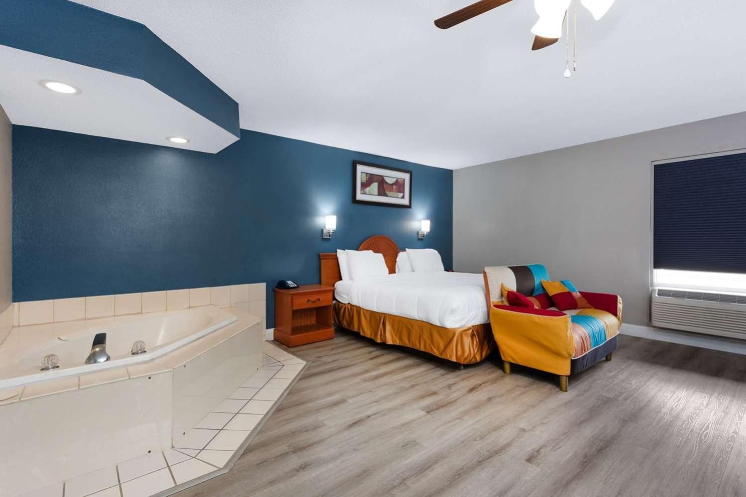 1 King Bed, Studio Junior Suite, Non-Smoking