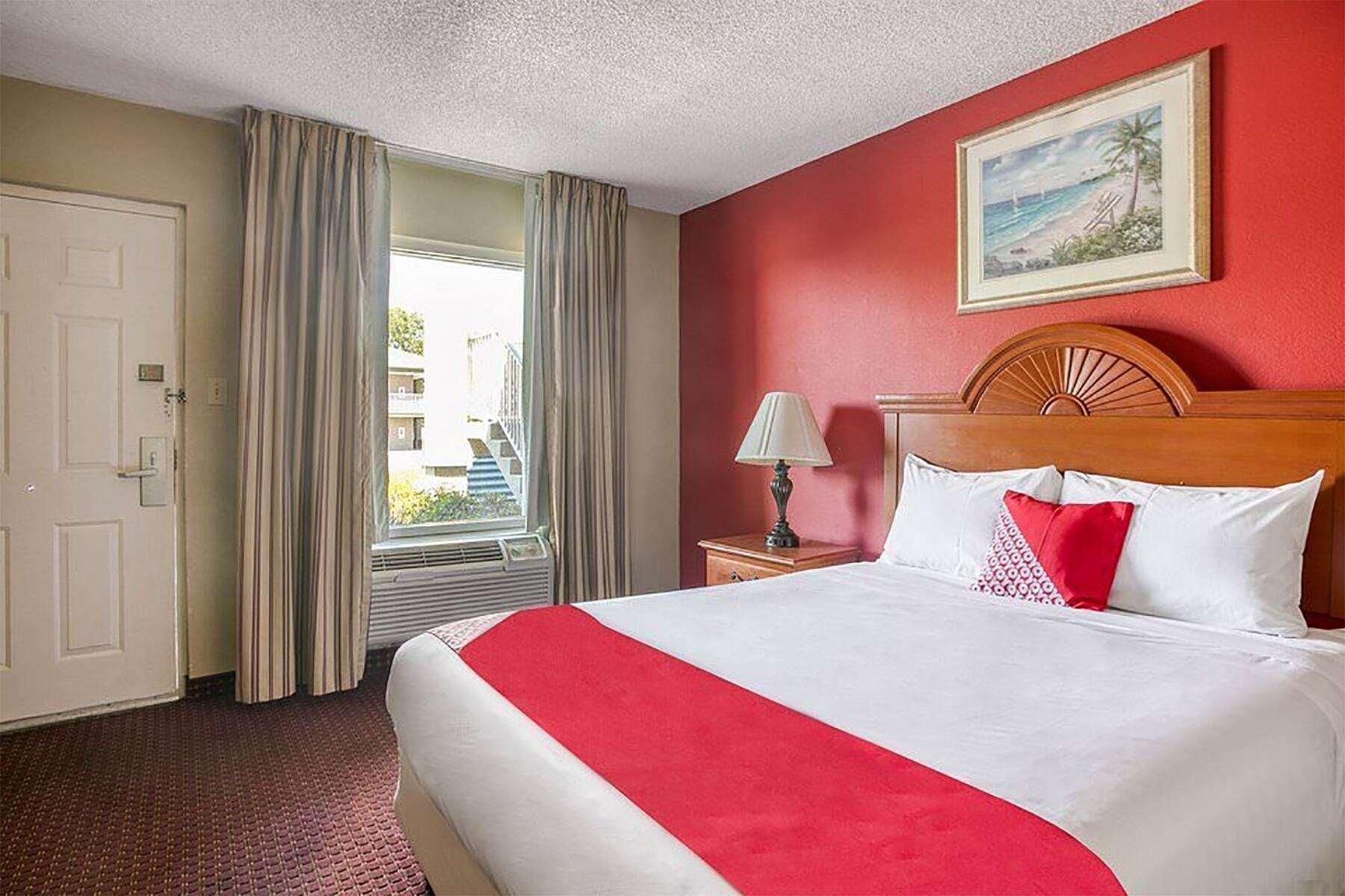1 Queen Bed, Mobility Accessible Room, Non-Smoking
