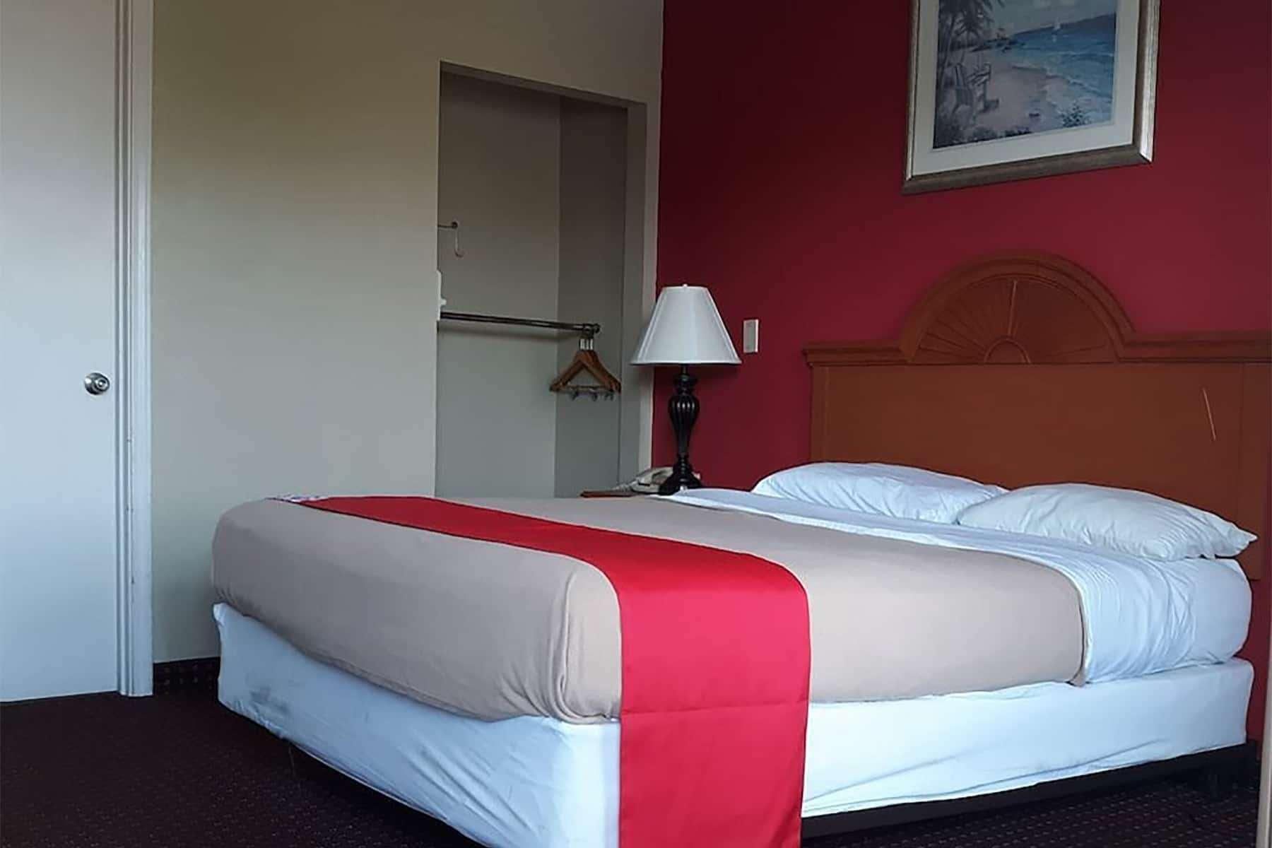 1 King Bed, Studio Suite, Non-Smoking