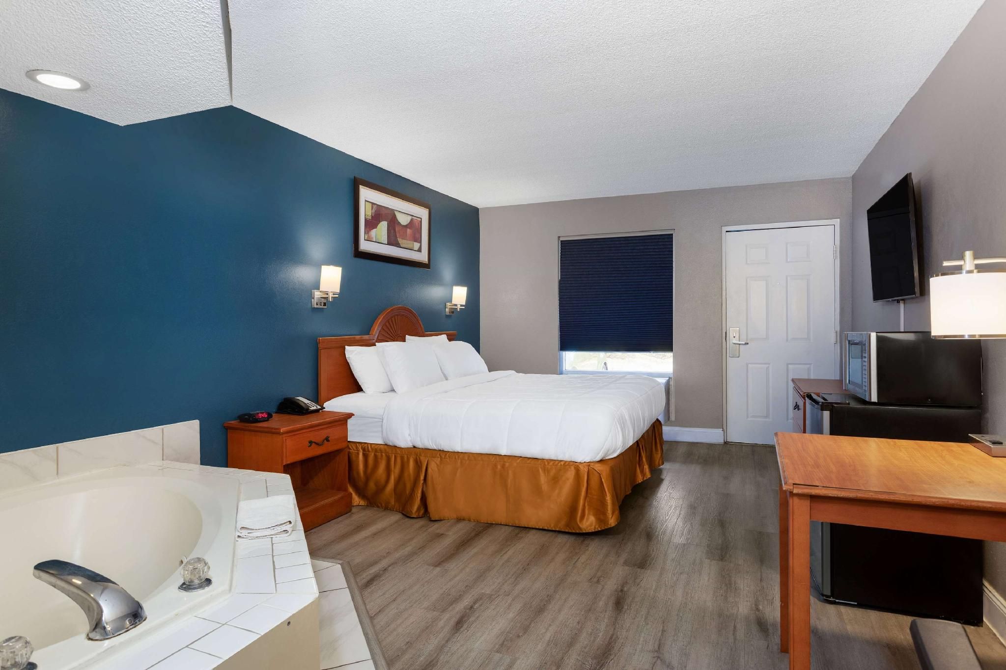 1 King Bed, Studio Junior Suite, Non-Smoking