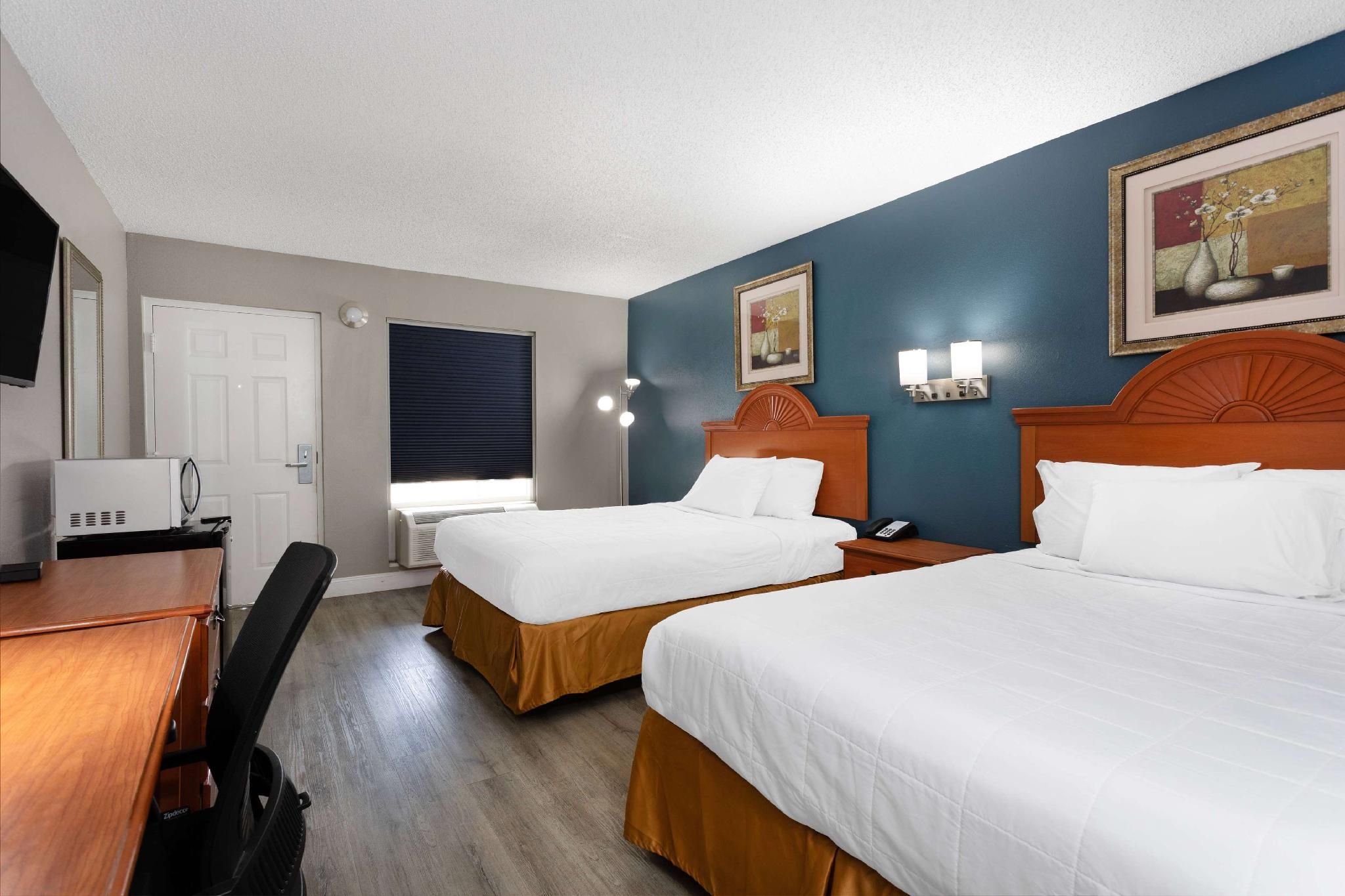 1 Queen Bed, Mobility Accessible Room, Non-Smoking