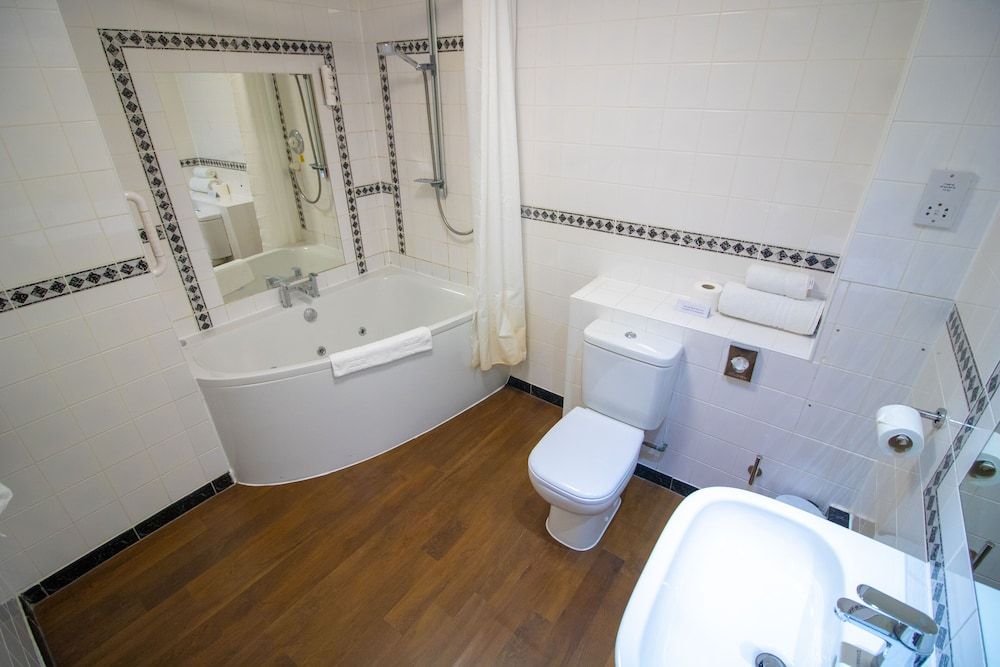 Best Western Rockingham Forest Hotel Suite, 1 Double Bed, Non Smoking 3