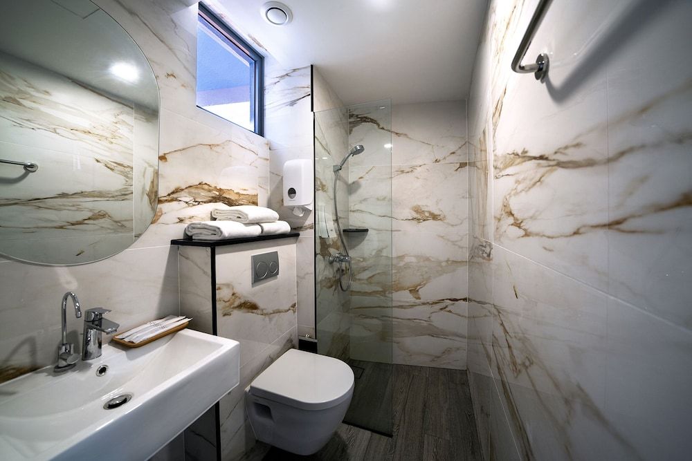 Hotel 81 Premier Princess Superior Room, 1 Queen Bed 11