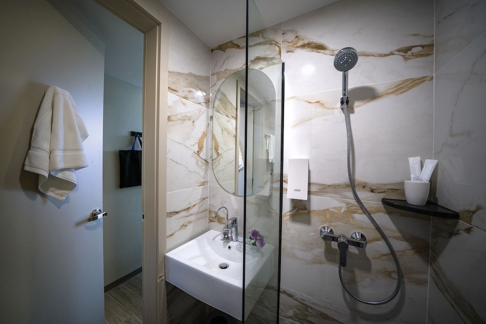 Hotel 81 Premier Princess Superior Room, 1 Queen Bed 8