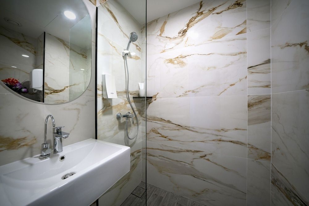 Hotel 81 Premier Princess Superior Room, 1 Queen Bed 7