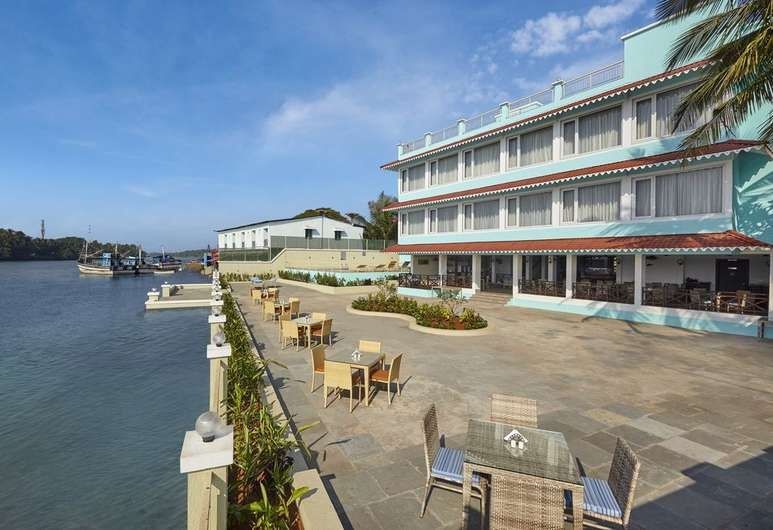 undefined Indy Waterfront Resort 9