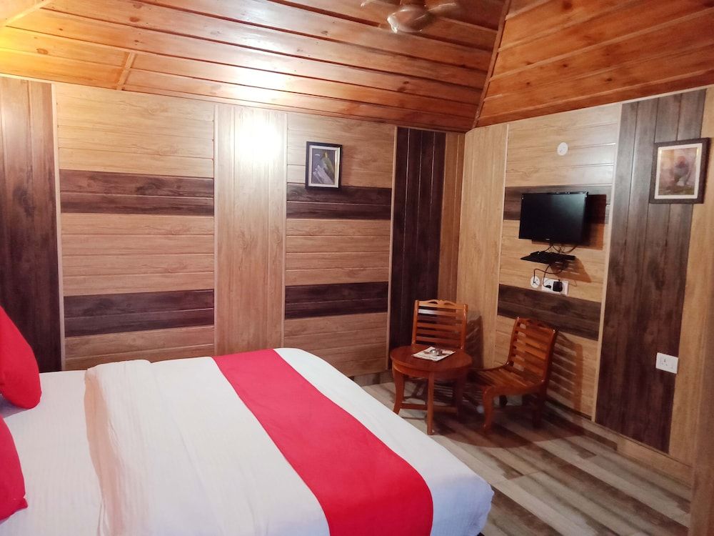 Damyanti Hotel And Resort Deluxe Room 2