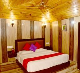 Damyanti Hotel And Resort Deluxe Room 13
