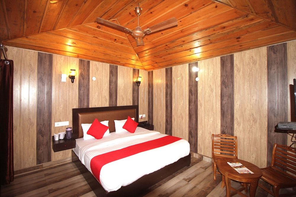 Damyanti Hotel And Resort Deluxe Room 8