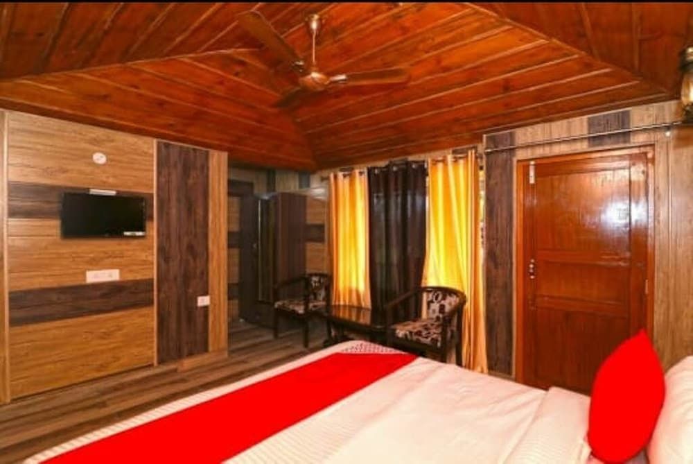 Damyanti Hotel And Resort Deluxe Room 11