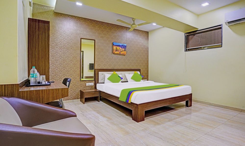 Treebo De Grandeur Anand Nagar Standard Double Room 9
