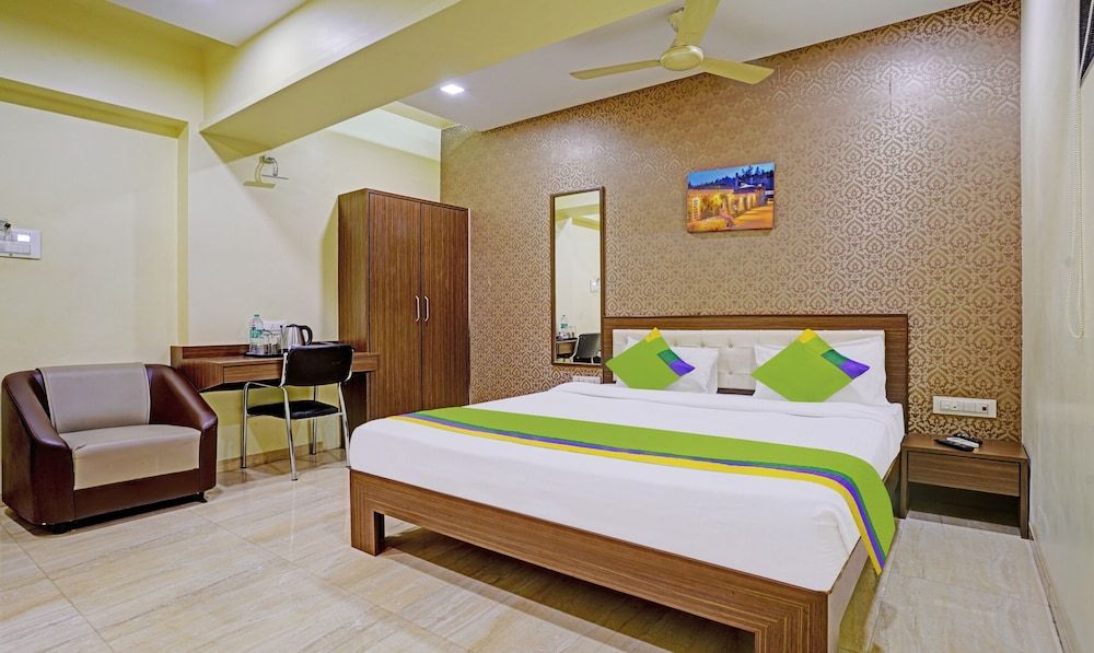 Treebo De Grandeur Anand Nagar Standard Double Room 8