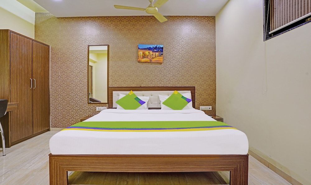 Treebo De Grandeur Anand Nagar Standard Double Room 4