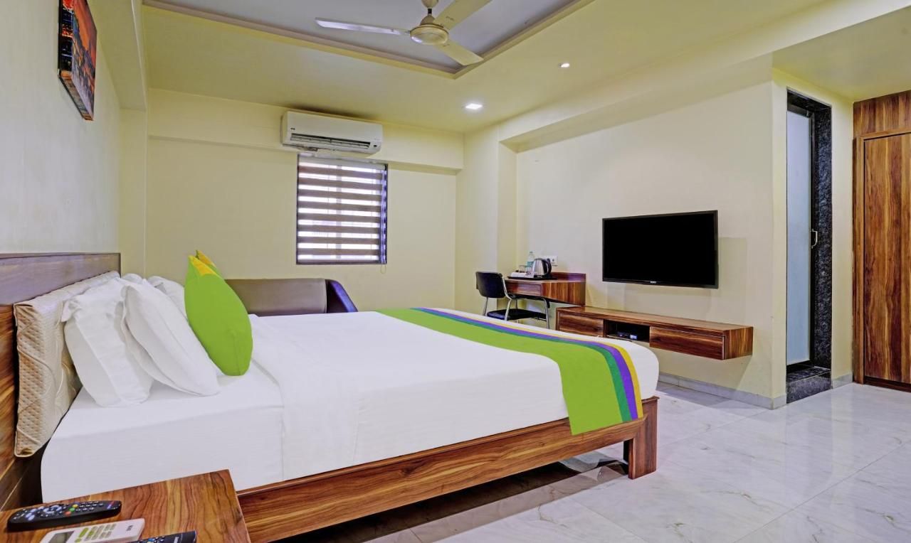 Treebo De Grandeur Anand Nagar Standard Double Room 2