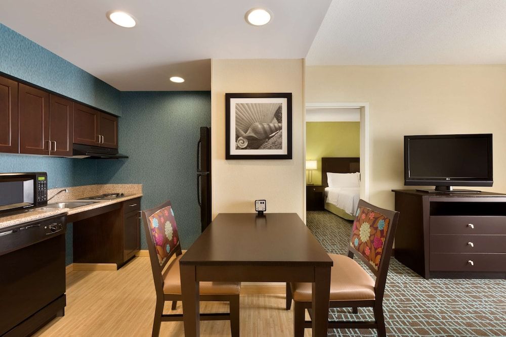 Suite, 1 King Bed, Accessible, Non Smoking (Hearing)