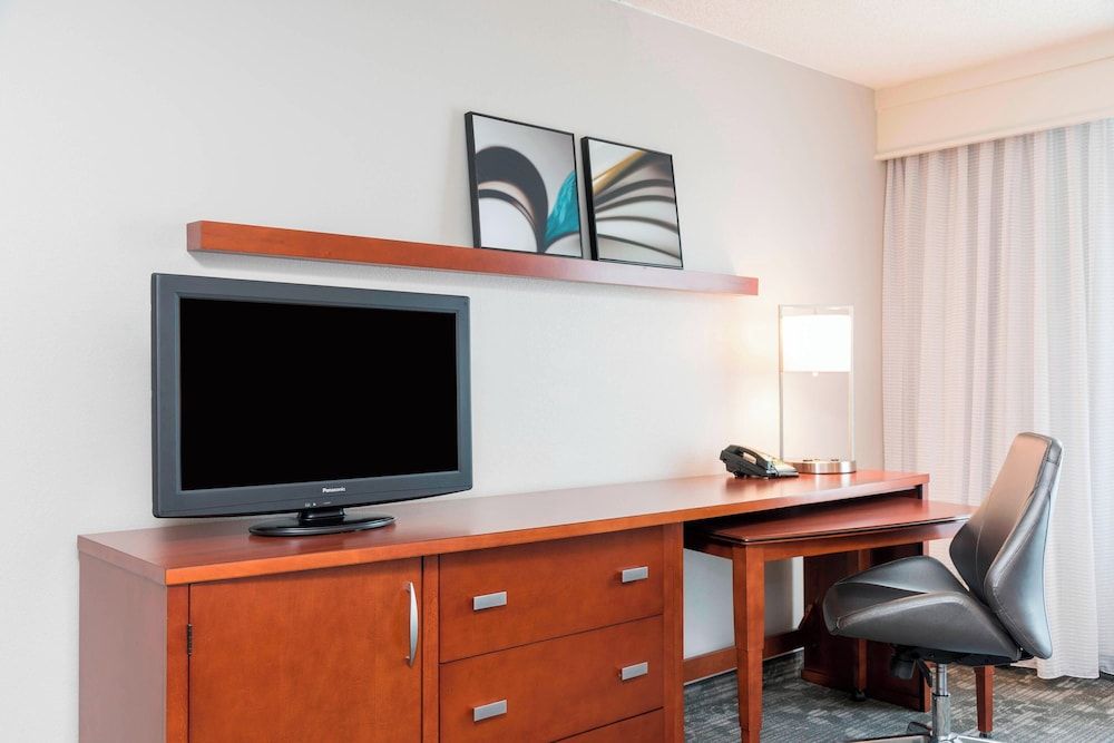 Room, 2 Queen Beds (Mobility/Hearing Accessible, Tub)