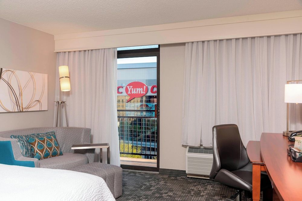 Room, 1 King Bed with Sofa bed, Balcony (Mobility/Hearing Access, Roll-in Shwr)