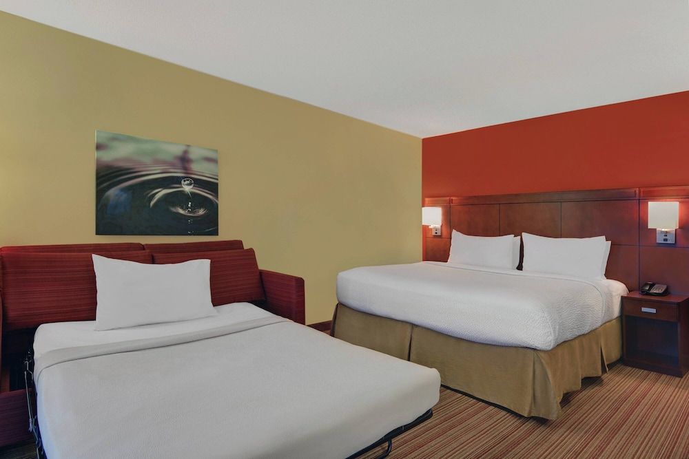 Room, 1 King Bed (Mobility/Hearing Access, Roll-In Shwr)