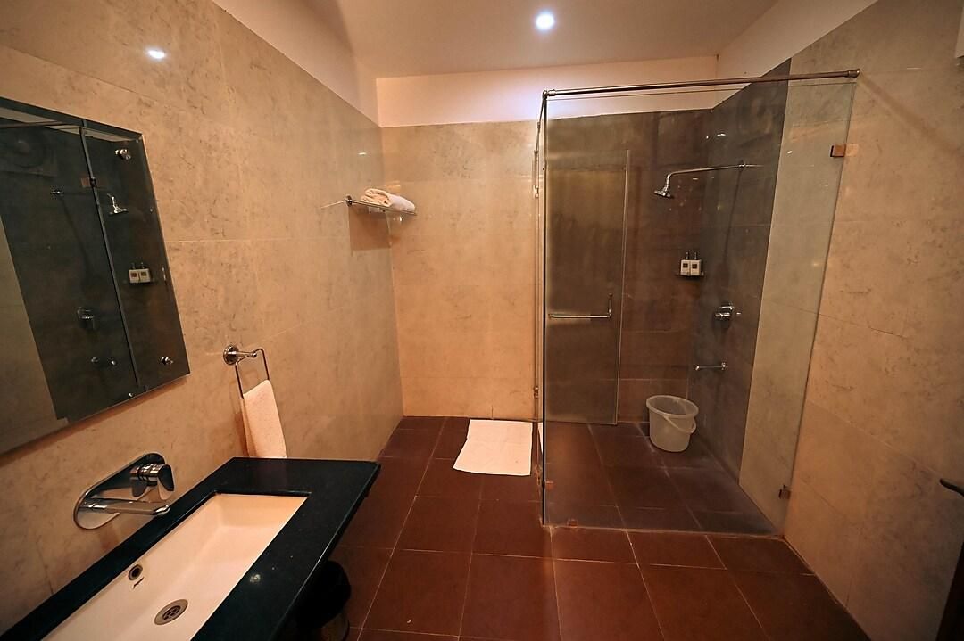 Clarks Safari Ranthambore Luxury Cottage with King Bed and Garden view 10