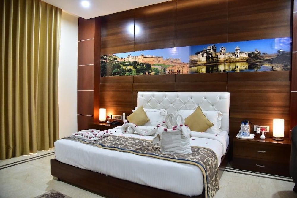 Clarks Safari Ranthambore Deluxe room with King Bed 3
