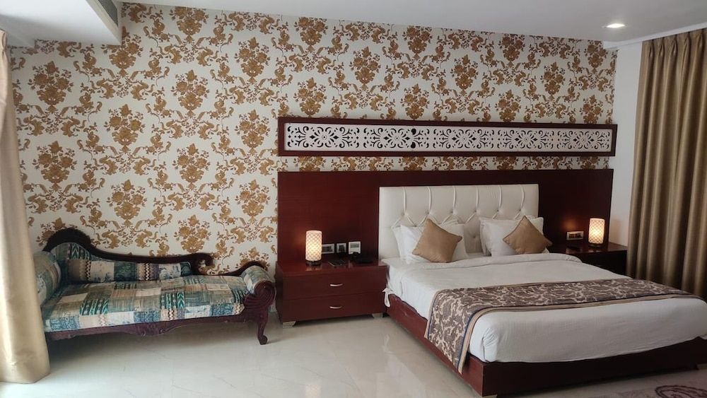 Clarks Safari Ranthambore Luxury Cottage with King Bed and Garden view