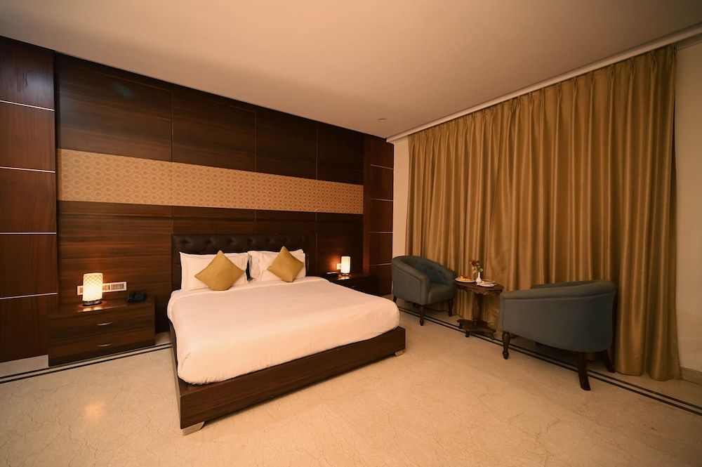 Clarks Safari Ranthambore Deluxe room with King Bed 5