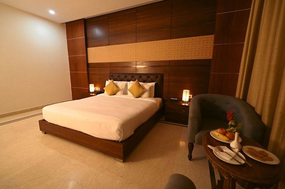 Clarks Safari Ranthambore Deluxe room with King Bed 7