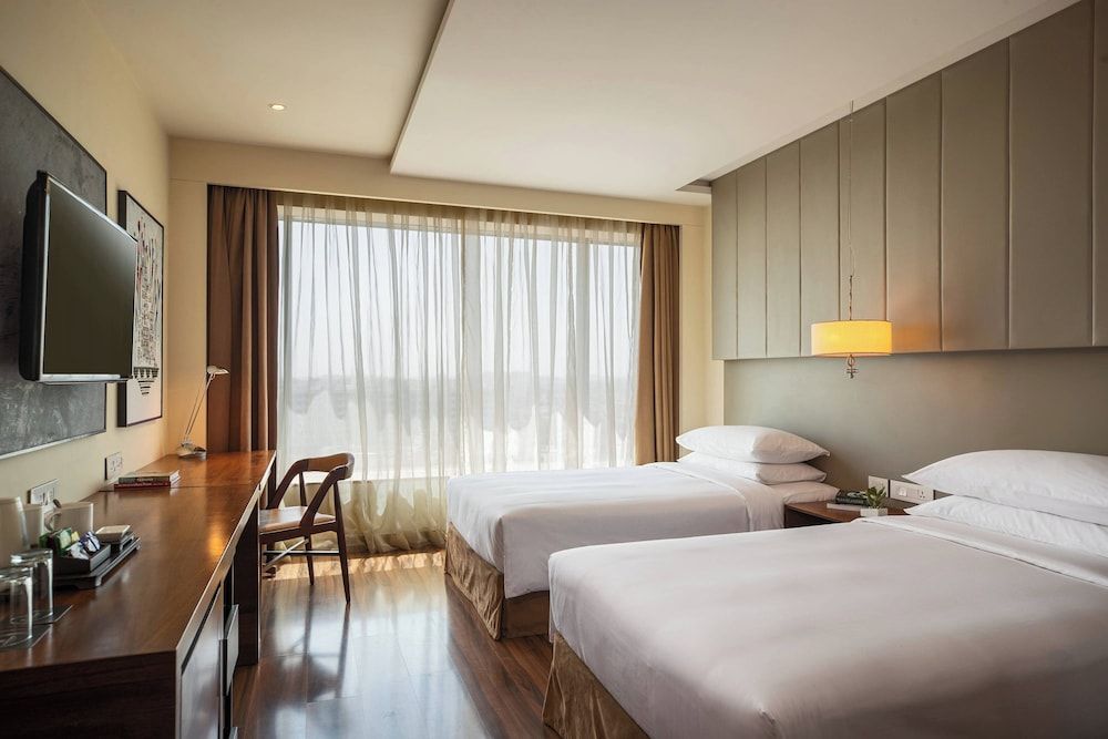 Renaissance Ahmedabad Hotel Superior Room, 2 Twin Beds 3
