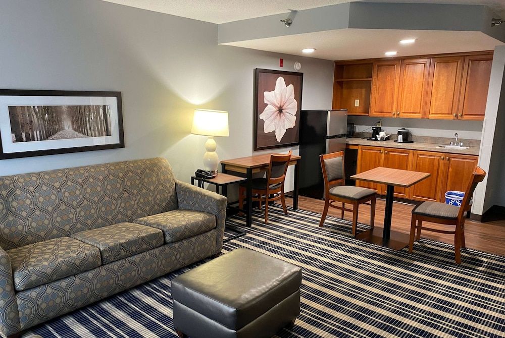 Suite, 1 King Bed, Accessible, Non Smoking (Second Floor)
