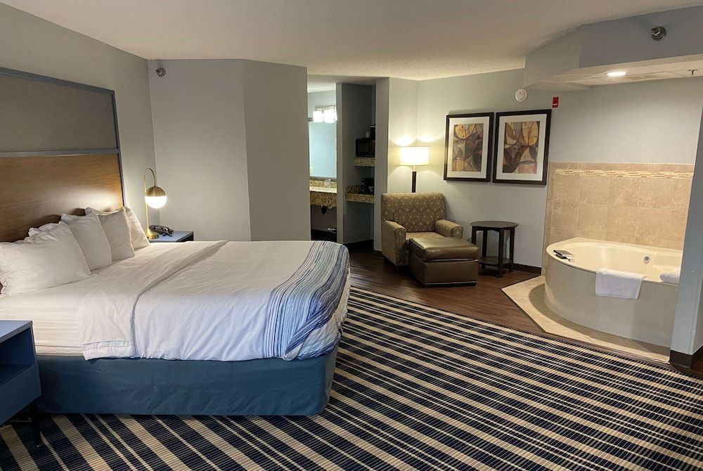 Deluxe Room, 1 King Bed, Non Smoking, Hot Tub