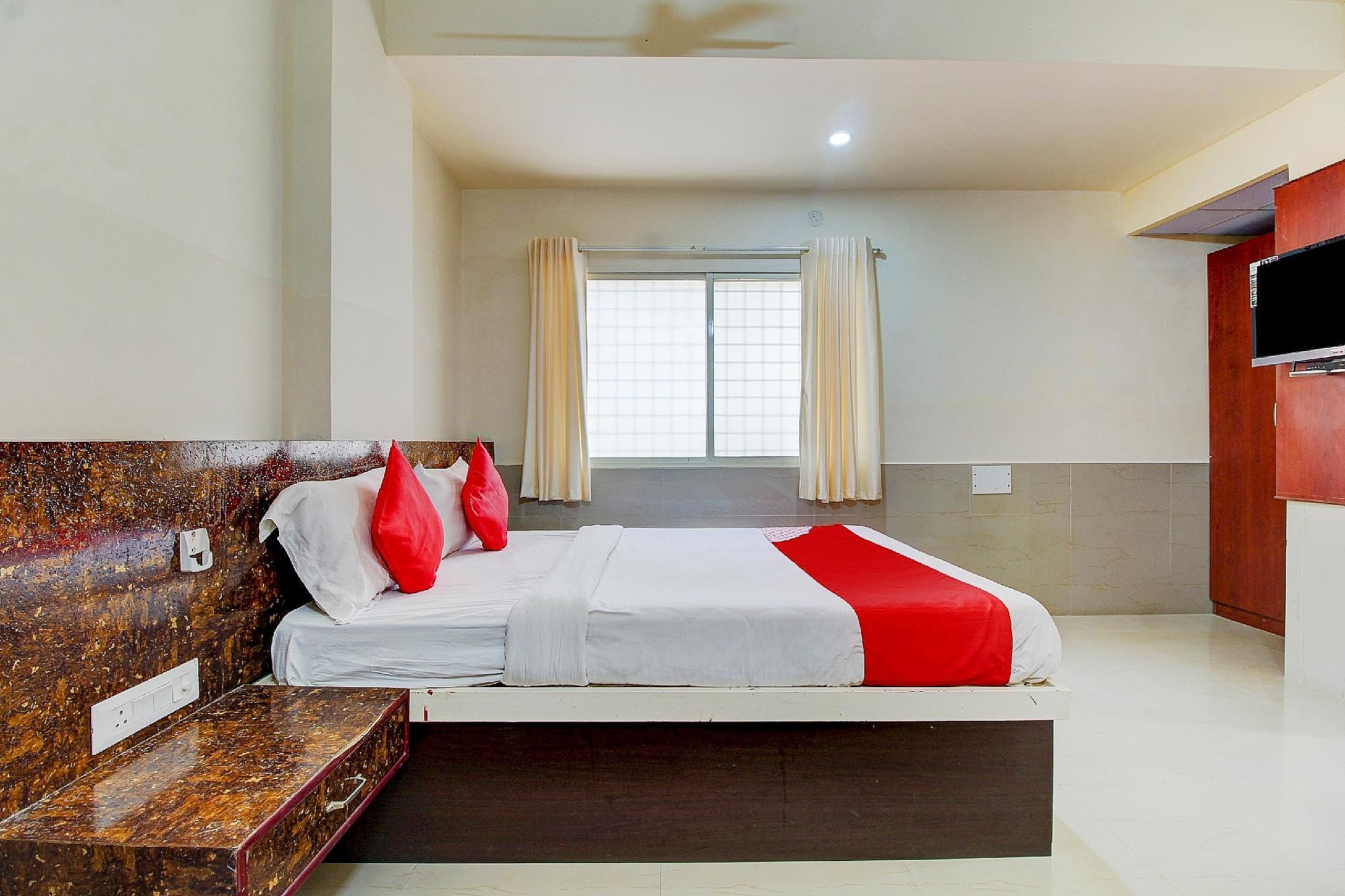 Super Hotel O NAR Comforts Near KSR Railway station Classic Room 3