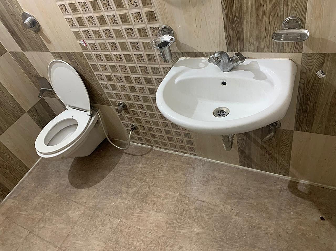 Hotel Sukhman Residency Deluxe Room 6