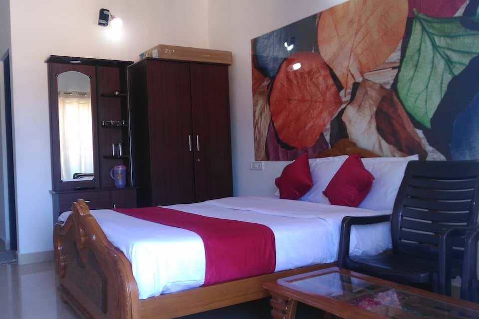 A Ooty Honey Huts Deluxe Room 10