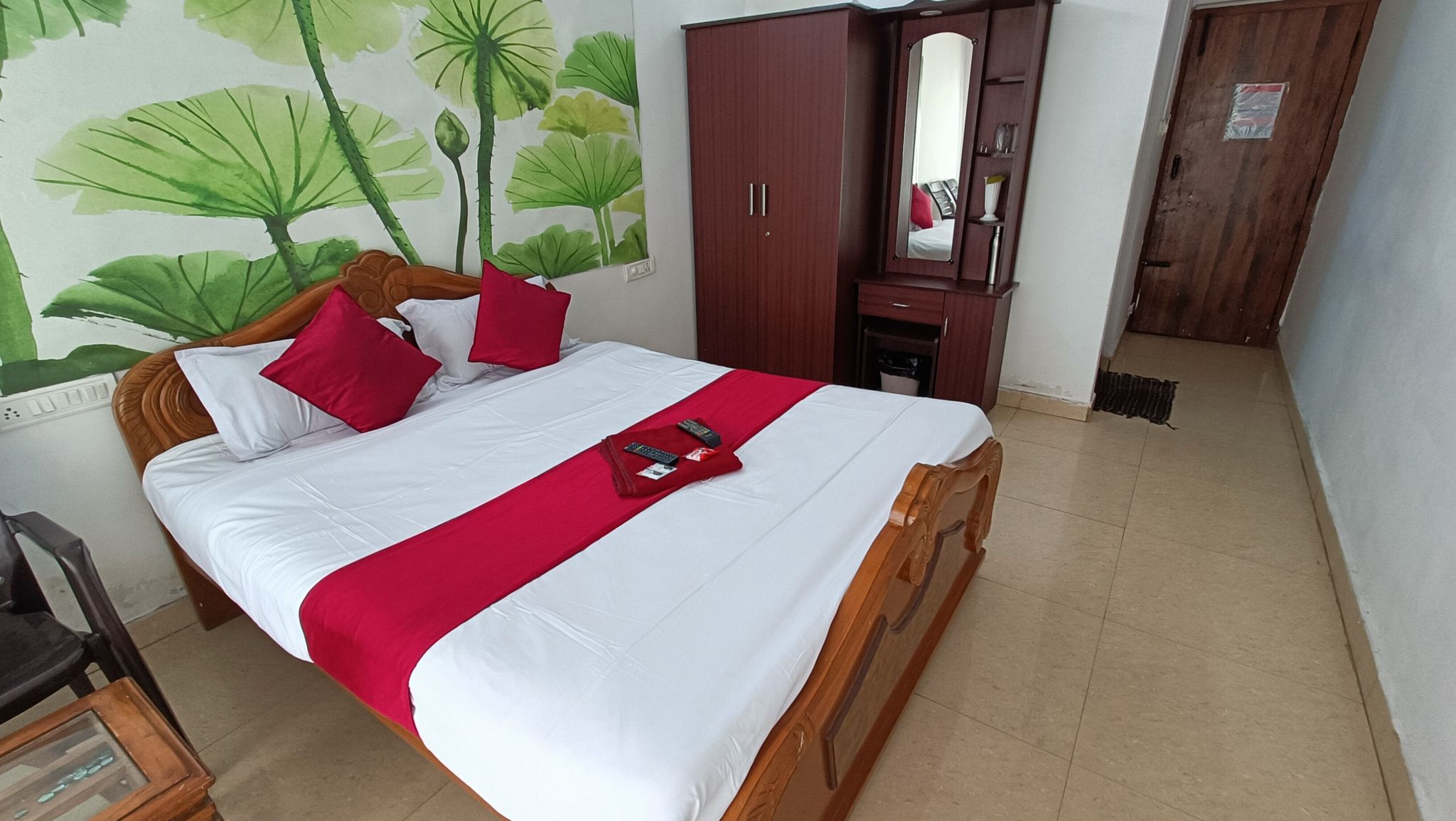 A Ooty Honey Huts Deluxe Room 8