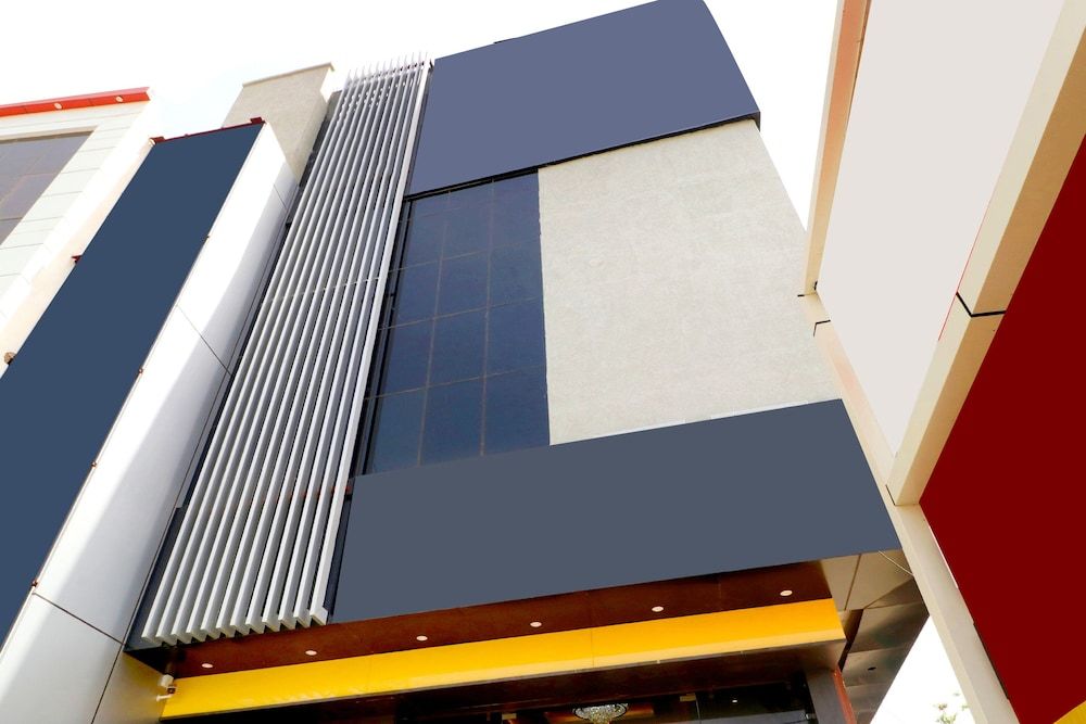 undefined OYO 3131 Hotel BR Inn 2