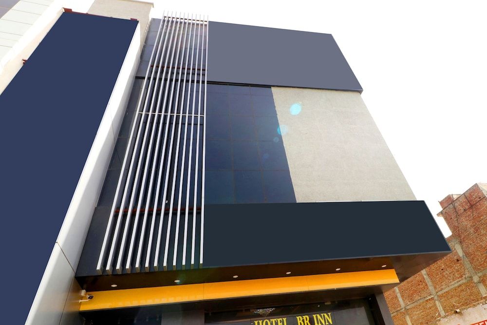 undefined OYO 3131 Hotel BR Inn 3