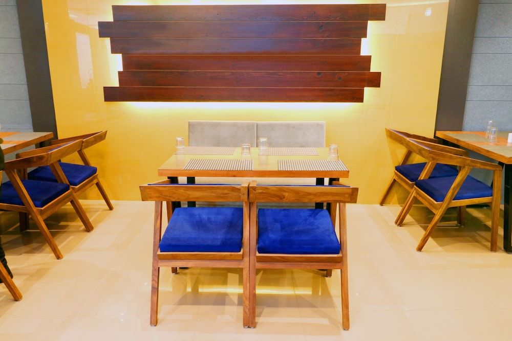 undefined OYO 3131 Hotel BR Inn 4