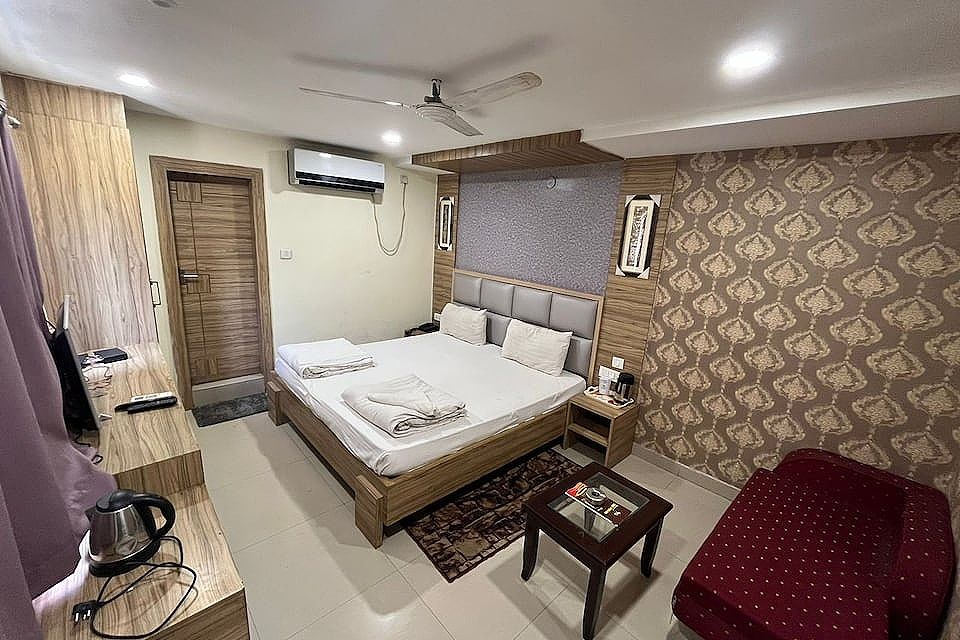 Hotel Pratap Residency Super Deluxe Room 6