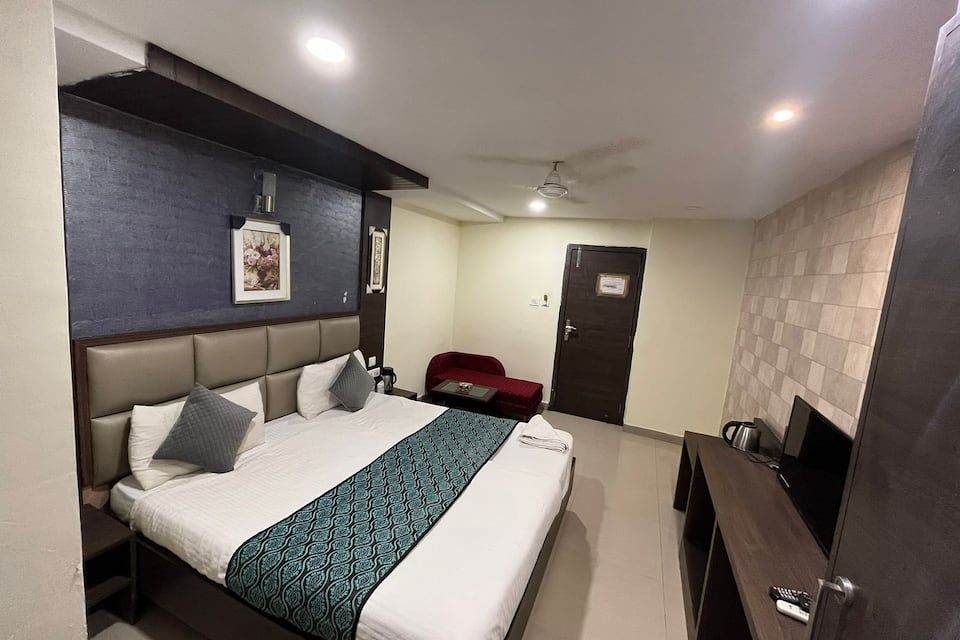 Hotel Pratap Residency Super Deluxe Room 9