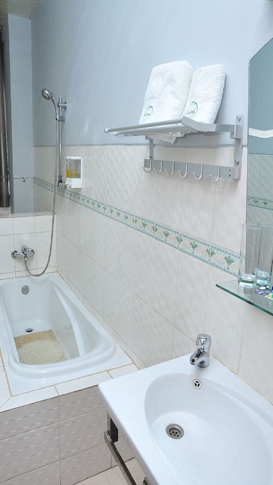 Five to Five Hotel Deluxe Double Room 8