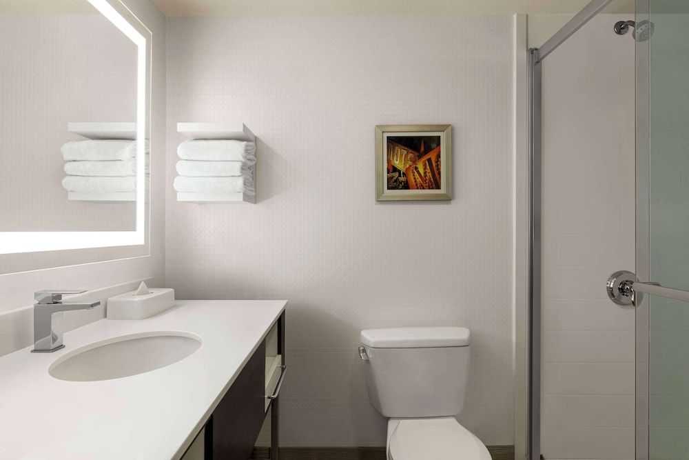 Hampton Inn Tropicana Room, 2 Queen Beds, Non Smoking 19