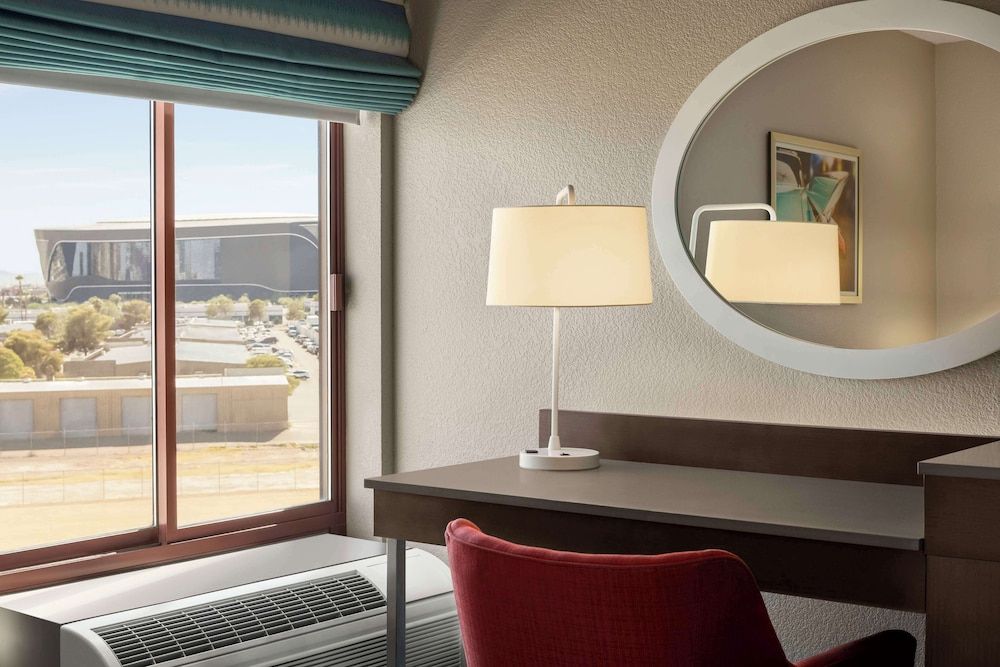 Hampton Inn Tropicana Room, 2 Queen Beds, Non Smoking 35